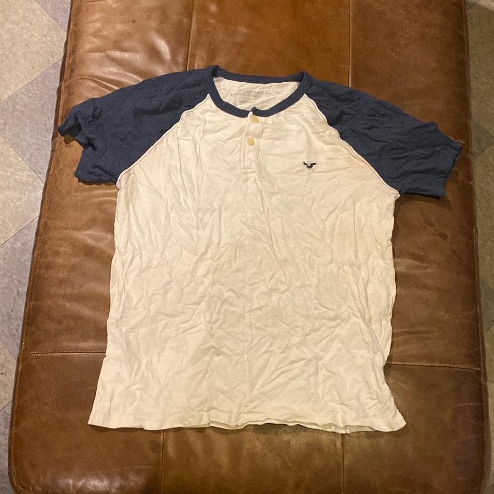 American Eagle T shirt